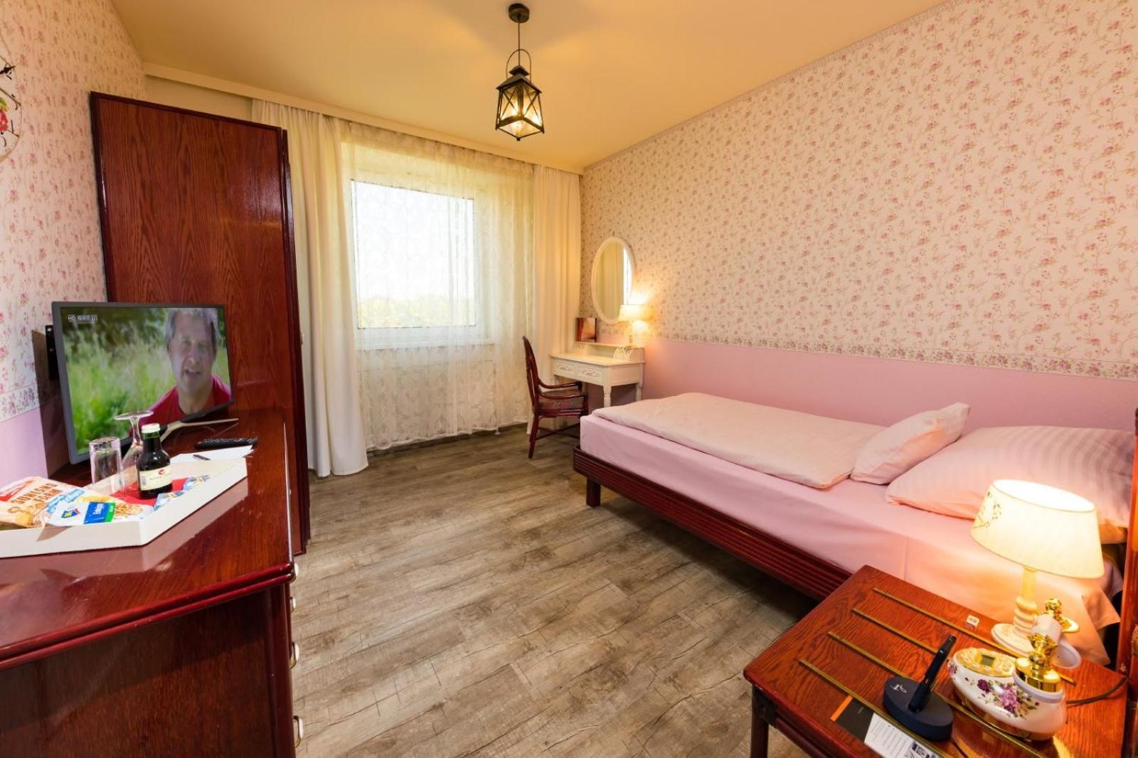 Hotel Freizeittempel Винер Нойщат Екстериор снимка
