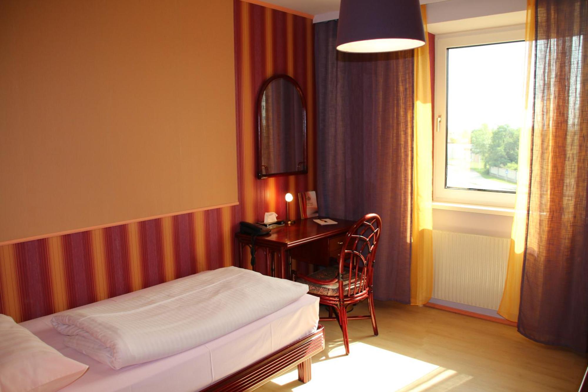 Hotel Freizeittempel Винер Нойщат Екстериор снимка